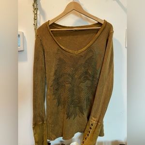 cozy long sleeve shirt with wolf